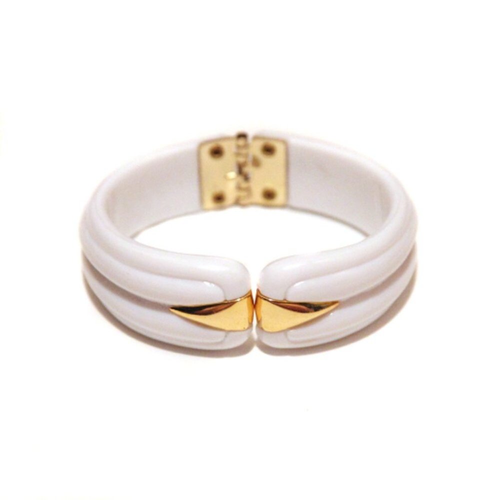 Vintage 80s White Plastic Clamper Cuff Bracelet